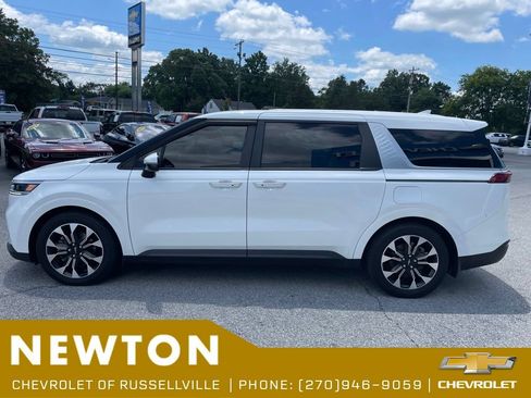 Used 2022 Kia Carnival EX FWD image 5