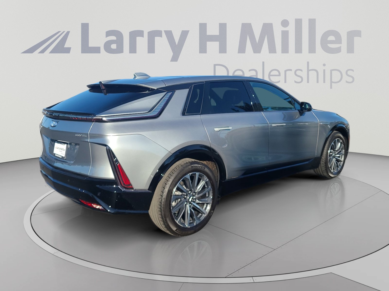 Used 2025 Cadillac Lyriq Sport AWD/4WD image 5