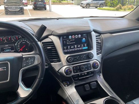 Used 2018 GMC Yukon SLT w/ Premium Edition RWD image 8