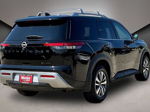 Certified 2024 Nissan Pathfinder SL w/ Black Appearance Package AWD/4WD image 6
