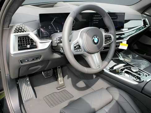 Used 2026 BMW X7 xDrive40i w/ M Sport Package image 4