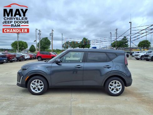 Used 2025 Kia Soul LX w/ LX Technology Package FWD image 19