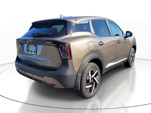 Used 2025 Nissan Kicks SV image 5