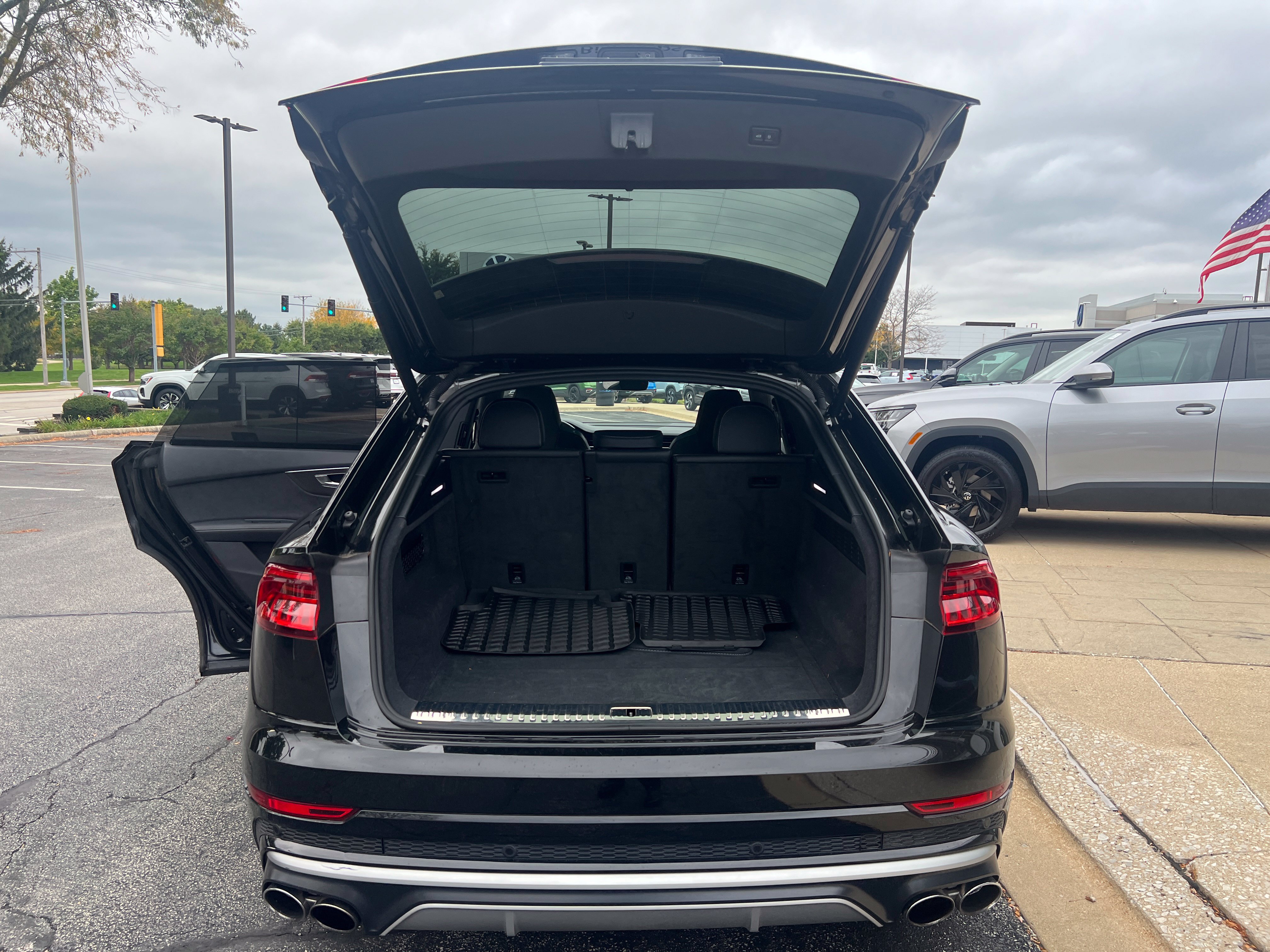 Used 2023 Audi SQ8 Premium Plus w/ Executive Package AWD/4WD image 23