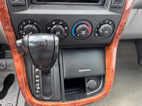 Used 2005 Kia Sedona EX image 22