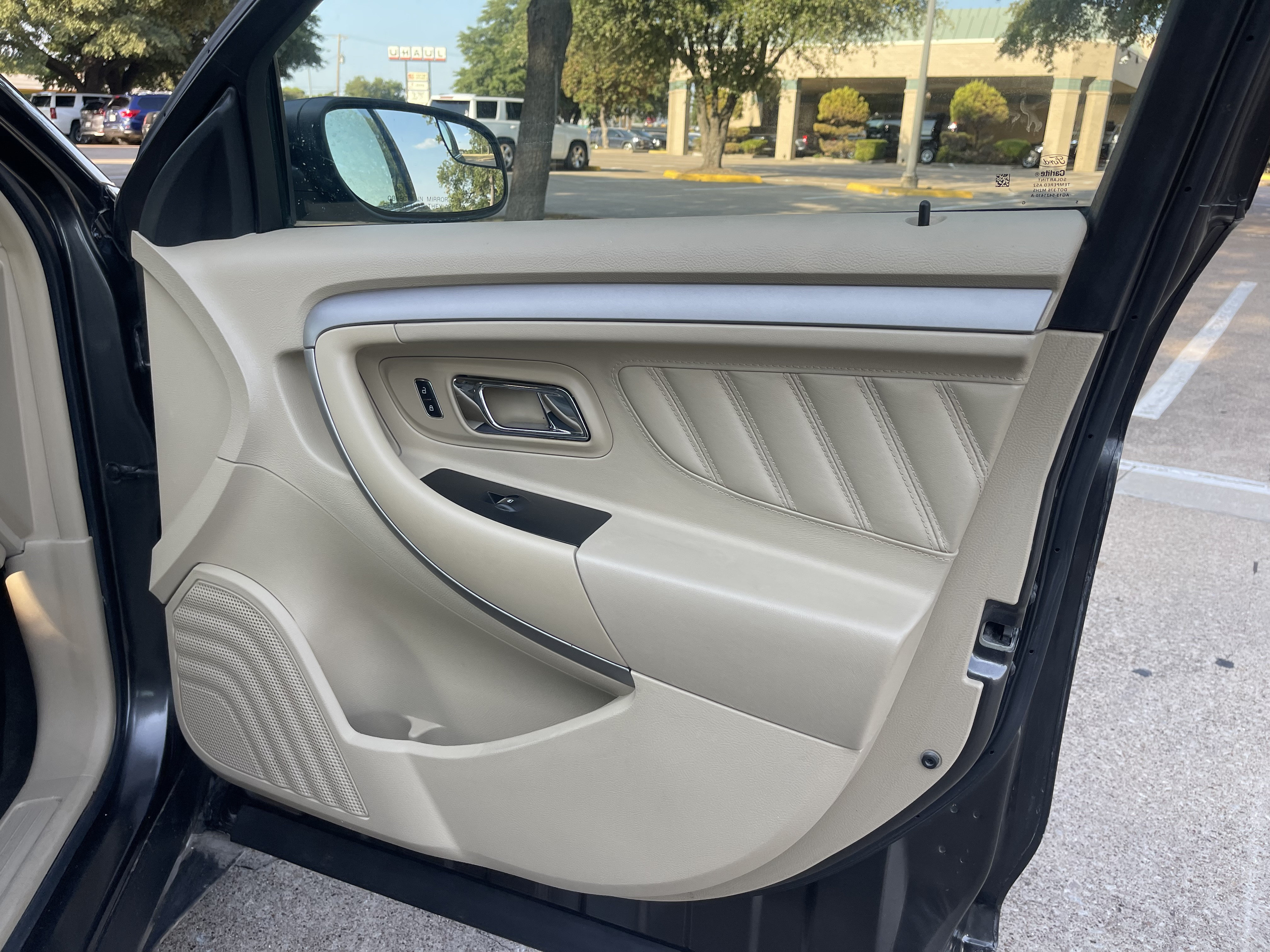 Used 2015 Ford Taurus SE FWD image 15