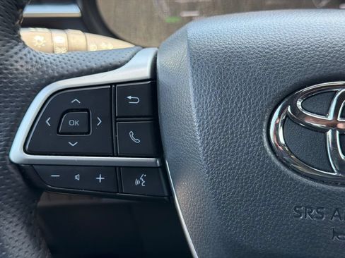 Used 2025 Toyota Sienna Limited AWD/4WD image 30