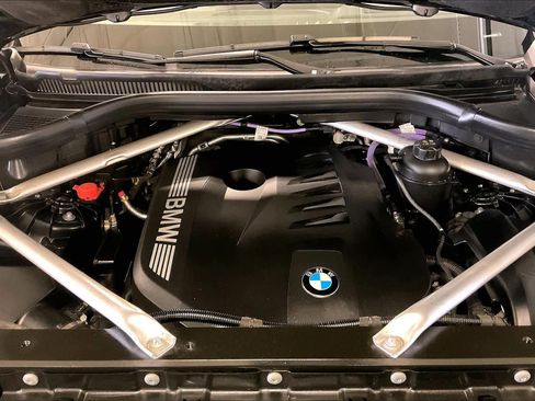 Used 2025 BMW X5 xDrive40i w/ M Sport Package image 28