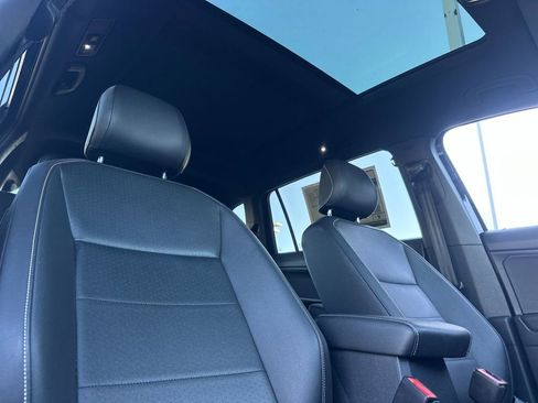 Used 2021 Volkswagen Tiguan SE R-Line image 18