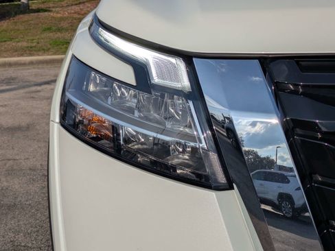 Used 2023 Nissan Pathfinder Platinum w/ Cargo Package image 10