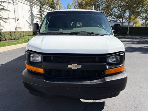 Used 2017 Chevrolet Express 2500 Extended image 4