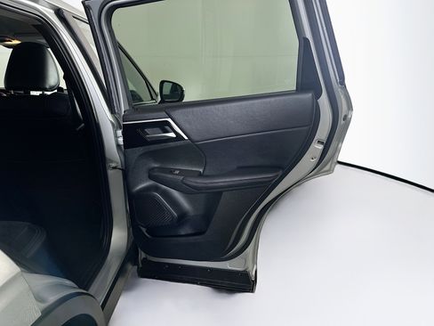 Used 2024 Mitsubishi Outlander SE image 33