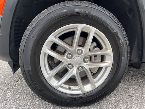 Used 2025 Jeep Grand Cherokee Laredo X image 9