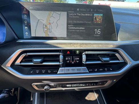 Used 2021 BMW X7 M50i w/ Executive Package image 20