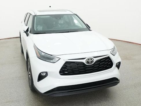 New 2026 Toyota Highlander XLE AWD/4WD image 3