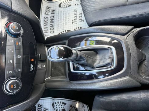 Used 2017 Nissan Rogue S FWD image 16
