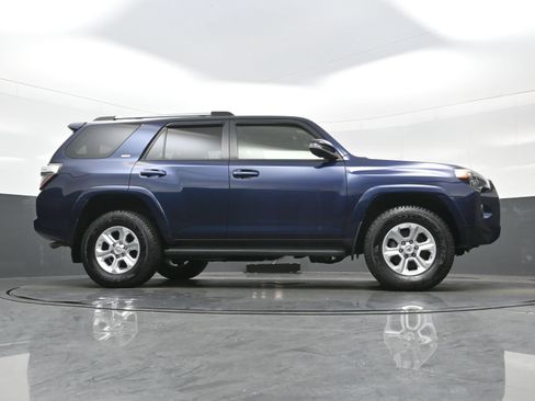 Used 2021 Toyota 4Runner SR5 Premium w/ Moonroof Package AWD/4WD image 37