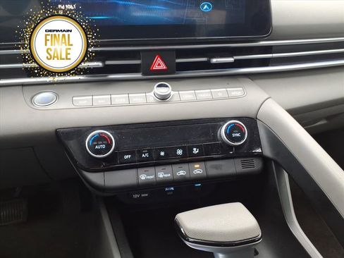 Used 2024 Hyundai Elantra SEL image 17