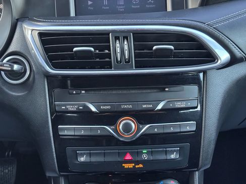 Used 2017 INFINITI QX30 AWD image 30