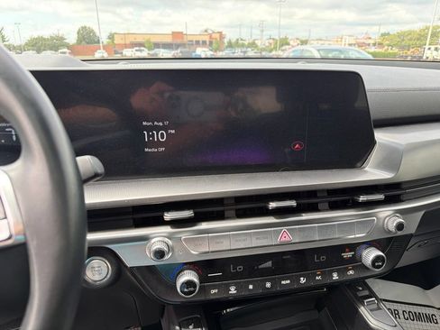 Used 2024 Kia Telluride S w/ S Sunroof Package FWD image 17