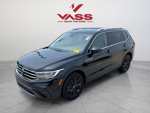 Used 2024 Volkswagen Tiguan SE FWD image 1