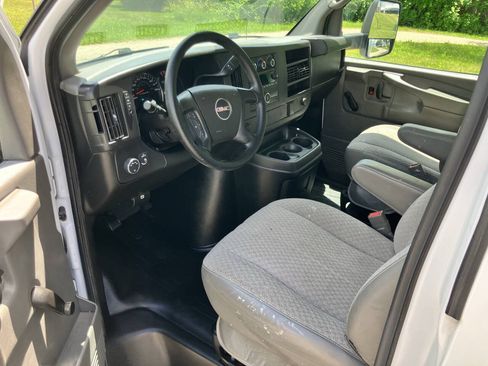Used 2015 GMC Savana 3500 RWD image 14