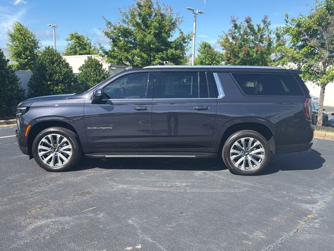 Used 2025 Chevrolet Suburban High Country w/ Sun And Tow Package AWD/4WD image 6