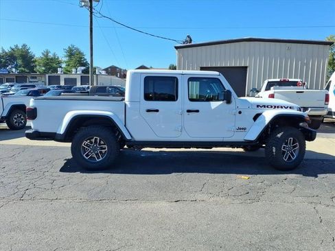 New 2025 Jeep Gladiator Mojave image 2