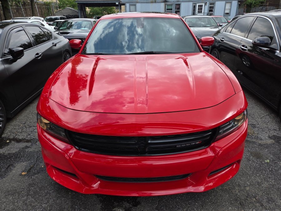 Used 2022 Dodge Charger SXT w/ Leather Interior Group RWD image 2