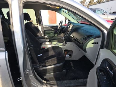 Used 2014 Dodge Grand Caravan SXT image 19