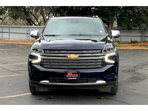 Used 2023 Chevrolet Suburban Premier image 3