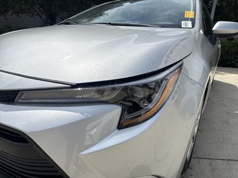 Used 2025 Toyota Corolla LE FWD image 11