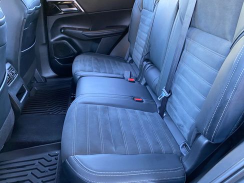 Used 2024 Mitsubishi Outlander SE Black Edition image 36