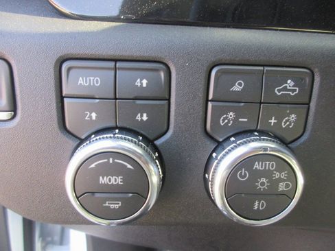 New 2026 GMC Sierra 3500 SLT w/ SLT Premium Package AWD/4WD image 15