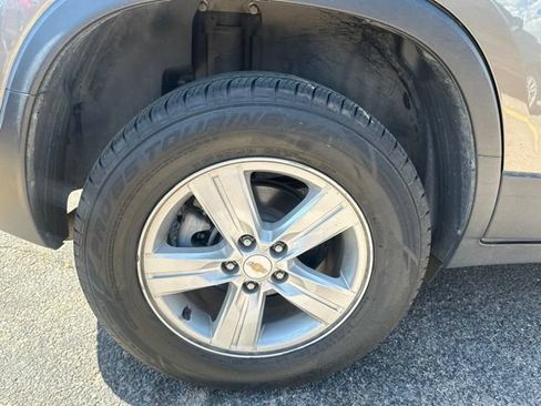 Used 2021 Chevrolet Trax LS w/ Tint and Cruise Package AWD/4WD image 8