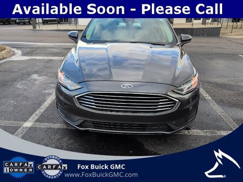 Used 2020 Ford Fusion SE image 2