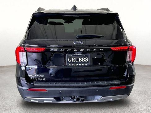 Used 2025 Ford Explorer Active w/ Active Comfort Package RWD image 6