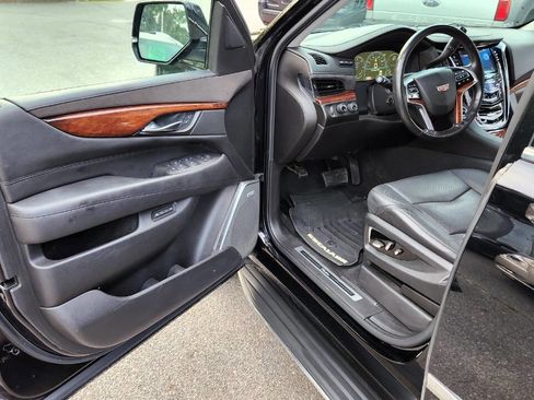 Used 2015 Cadillac Escalade ESV Luxury image 26