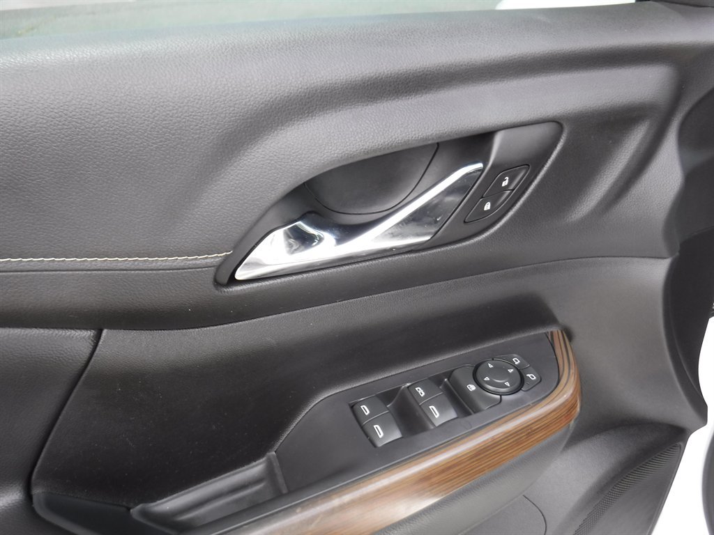 Used 2022 GMC Acadia SLE w/ LPO, Floor Liner Package FWD image 12