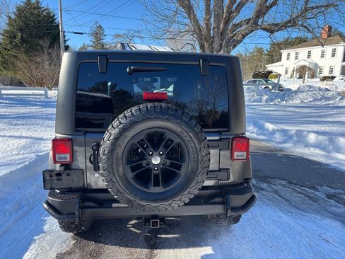 Used 2017 Jeep Wrangler Sahara image 31