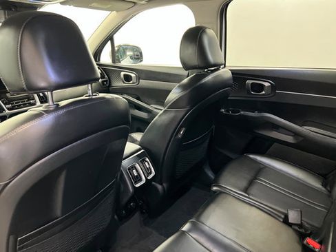 Used 2023 Kia Sorento S w/ Panoramic Sunroof Package image 19