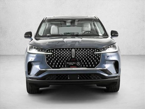 Used 2025 Lincoln Aviator AWD w/ Equipment Group 101A image 2