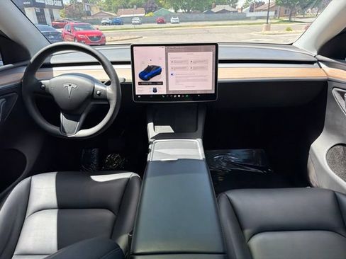 Used 2023 Tesla Model Y Long Range AWD/4WD image 17
