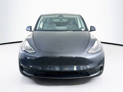 Used 2024 Tesla Model Y Long Range AWD/4WD image 2