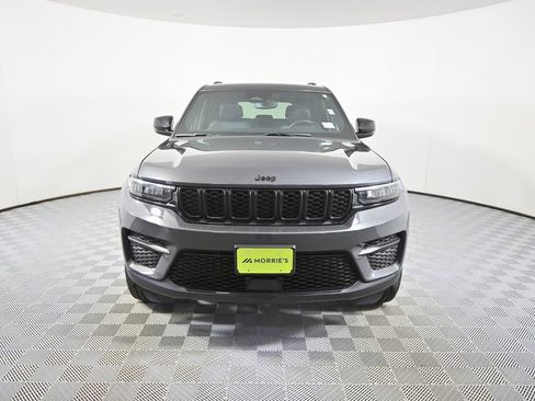 Used 2022 Jeep Grand Cherokee Altitude image 10