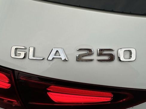 Used 2026 Mercedes-Benz GLA 250 4MATIC image 9