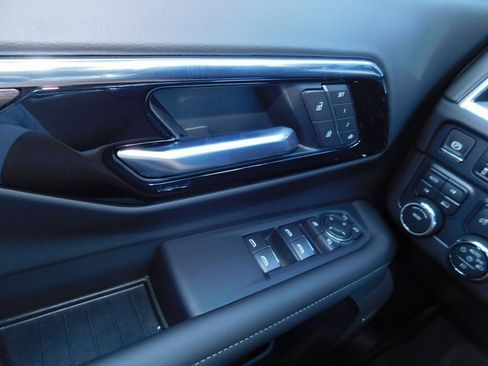 New 2025 Chevrolet Suburban Premier image 40