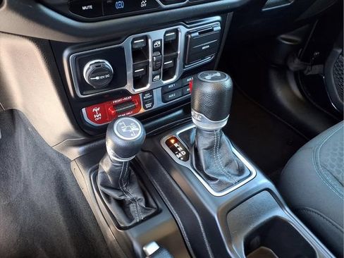 Used 2024 Jeep Wrangler Unlimited Rubicon 4xe AWD/4WD image 9