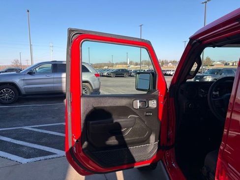 Used 2025 Jeep Wrangler Unlimited Rubicon image 10