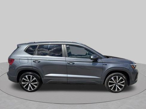 Used 2023 Volkswagen Taos SE FWD image 7